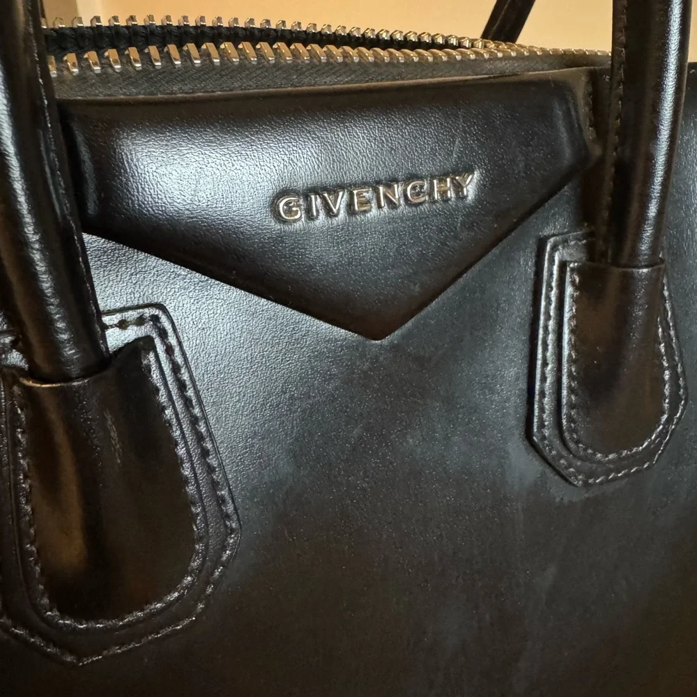 Givenchy Black Leather Antigona medium - Picture 2 of 7